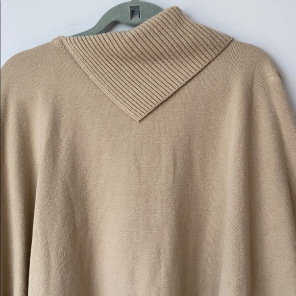 Anahi Tejidos Sweater Poncho made in Ecuador - Picture 6 of 8